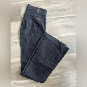 Seven For All Mankind Charlize. Size 25.